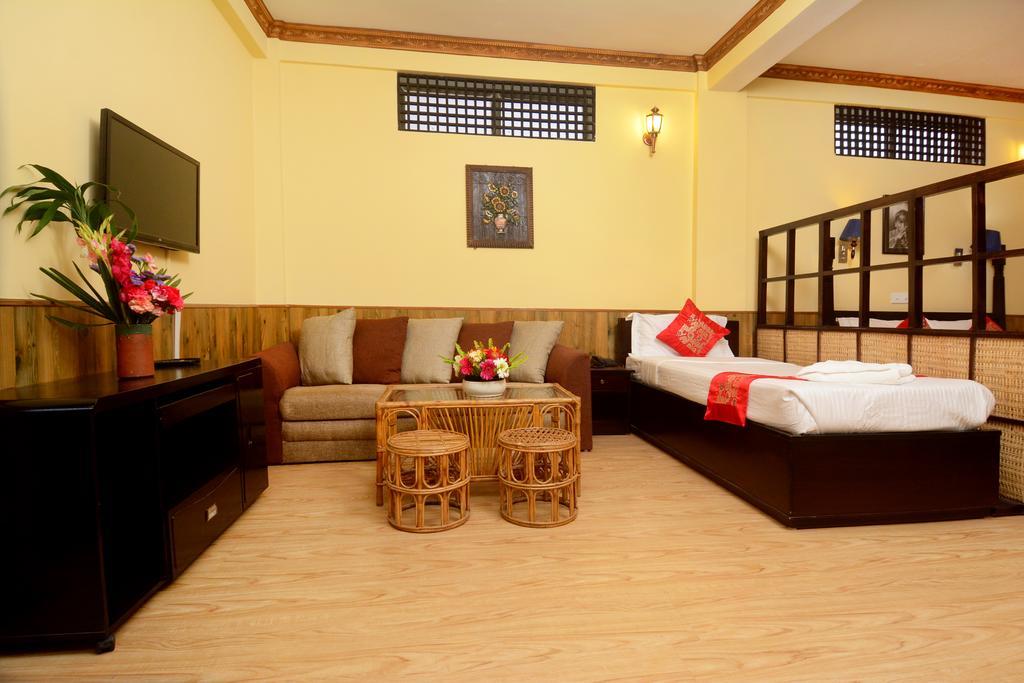 Dream Nepal Hotel And Apartment Катманду Экстерьер фото